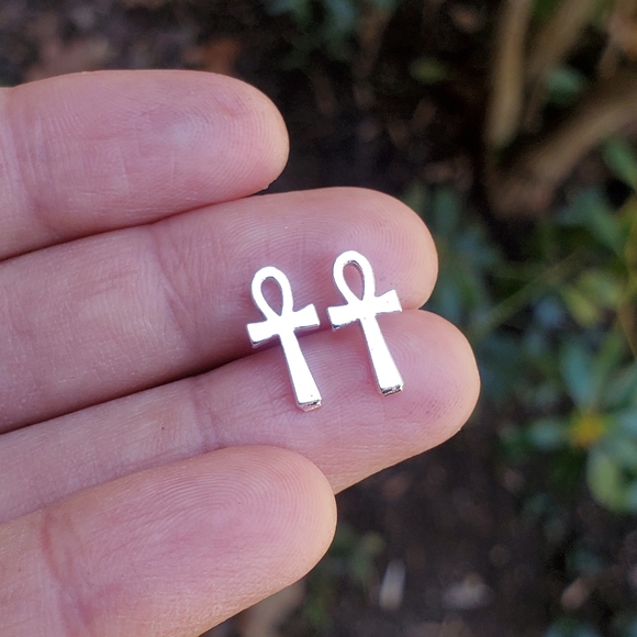 NWOT Silver Ankh Cross Stud Earrings - Picture 9 of 13